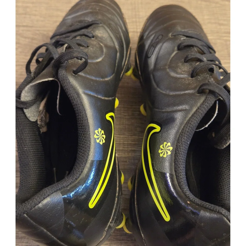 Nike Jr Tiempo Legend 10 Club‎ Soccer Cleats Youth Size 4.5Y Black Yellow